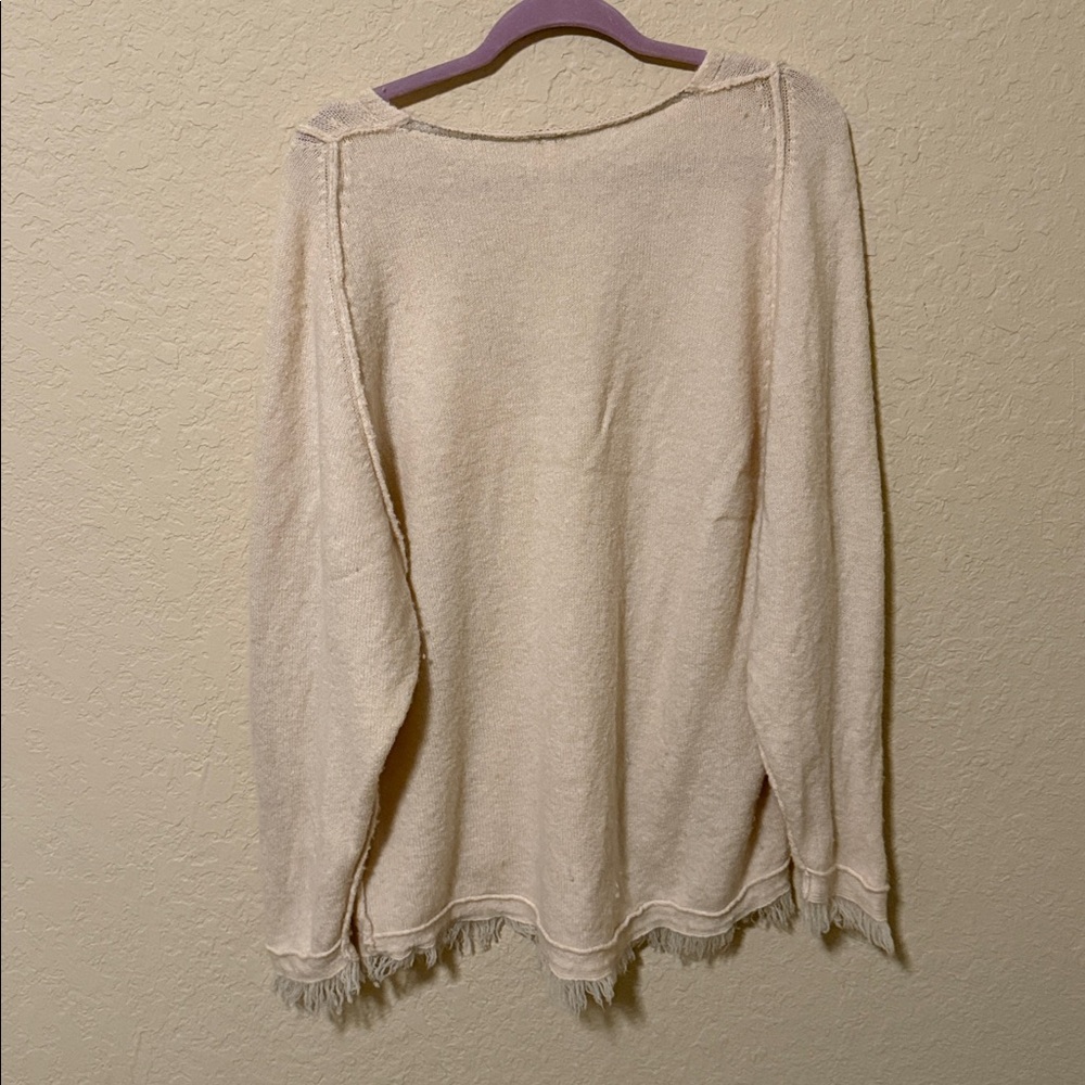 Free People Cream V-Neck Lightweight Fringe Hem Top boho oversized size m - Picture 3 of 3